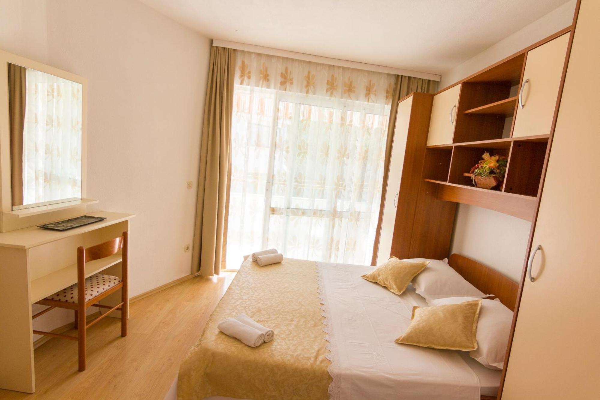 Apartamento Apartman Vulic Tučepi Exterior foto