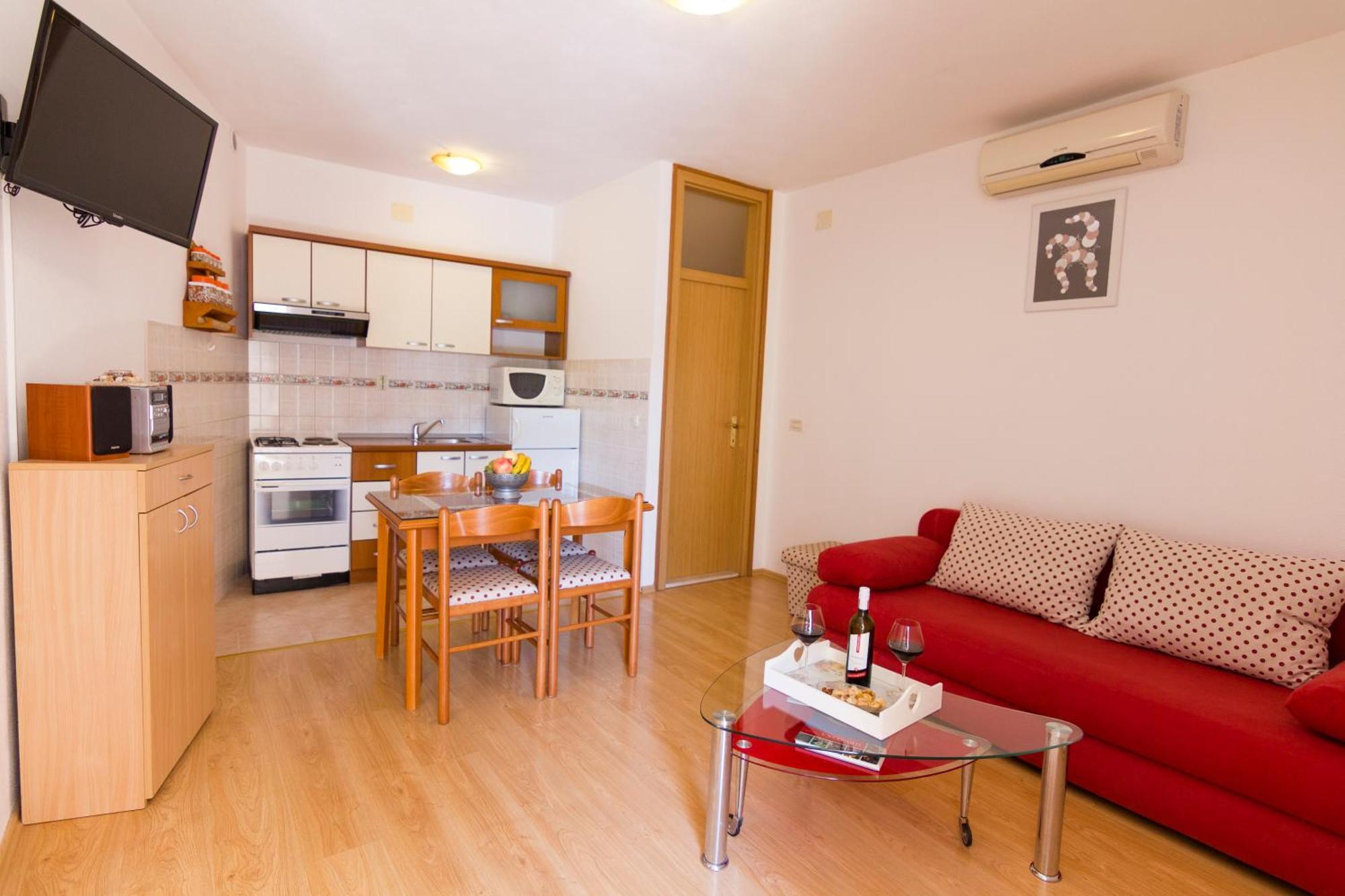 Apartamento Apartman Vulic Tučepi Exterior foto